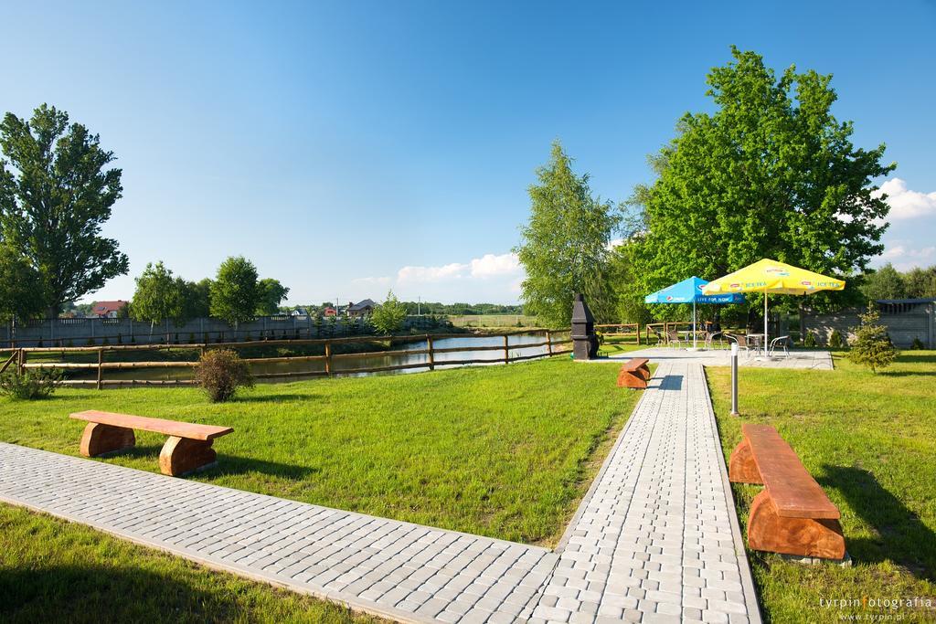 Hotel Millenium Góra Motyczna Exterior foto